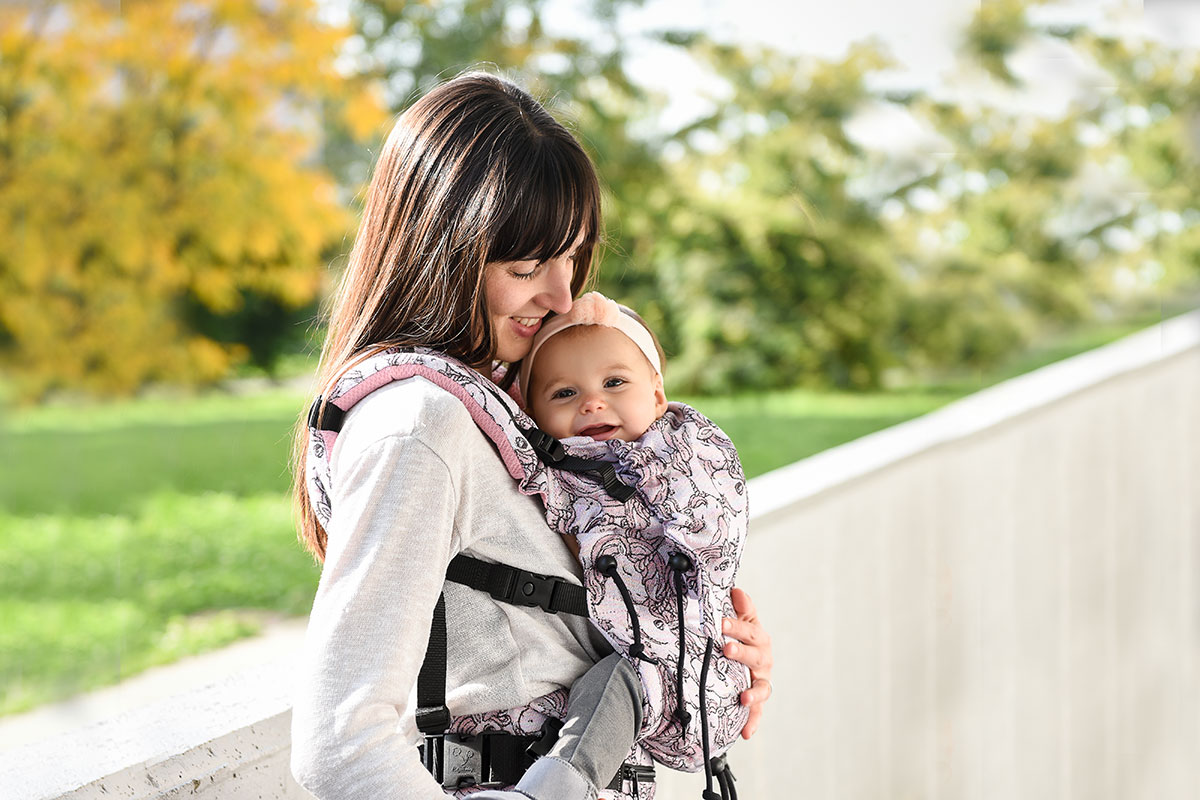 5 raisons d'utiliser des protège-bretelles avec ton porte-bébé