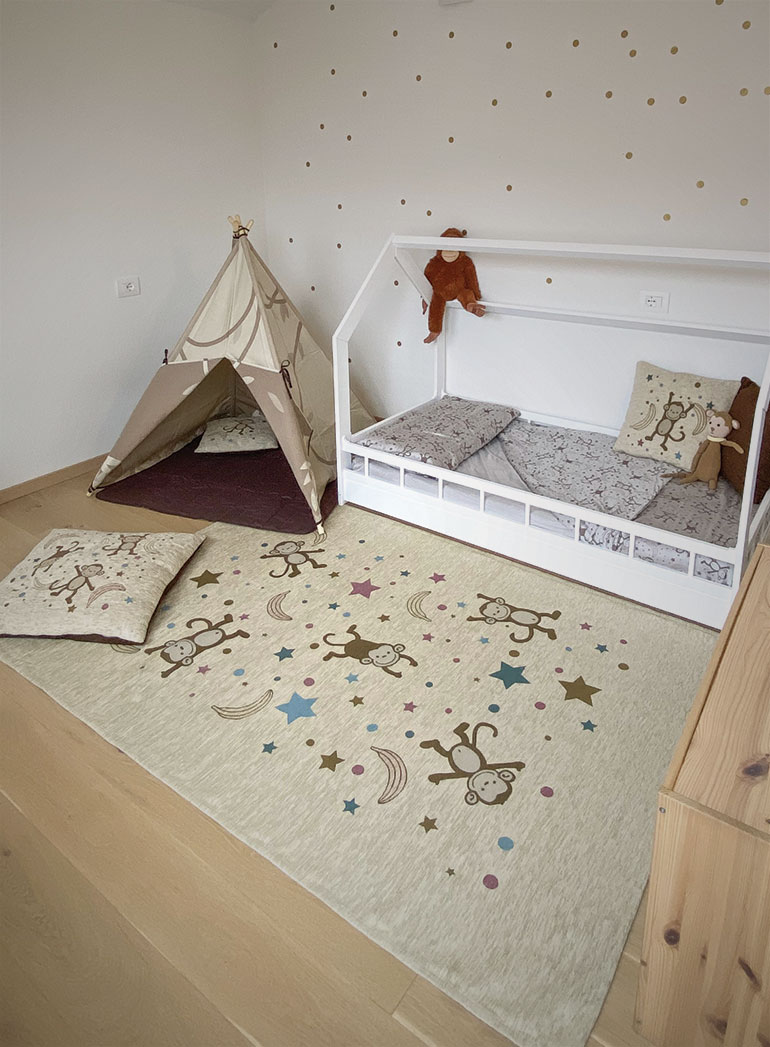 Kids' bedroom